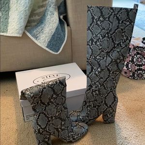 Steve Madden blueish grey snakeskin